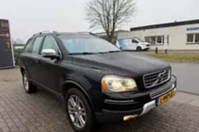 Volvo XC90 (2010) thumbnail 2