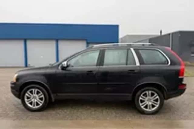 Volvo XC90 (2010) thumbnail 3