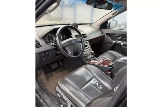 Volvo XC90 (2010) thumbnail 9