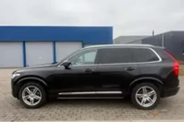 Volvo XC90 (2015) thumbnail 2