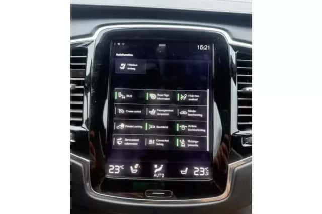 Volvo XC90 (2015) thumbnail 24