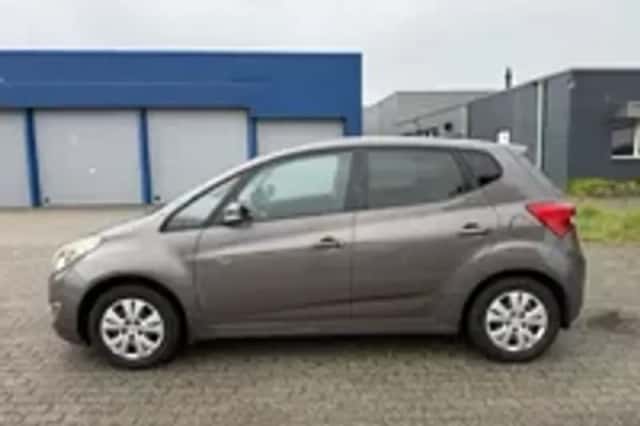 Hyundai ix20 (2011) thumbnail 2
