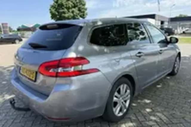 Peugeot 308 (2015) thumbnail 4