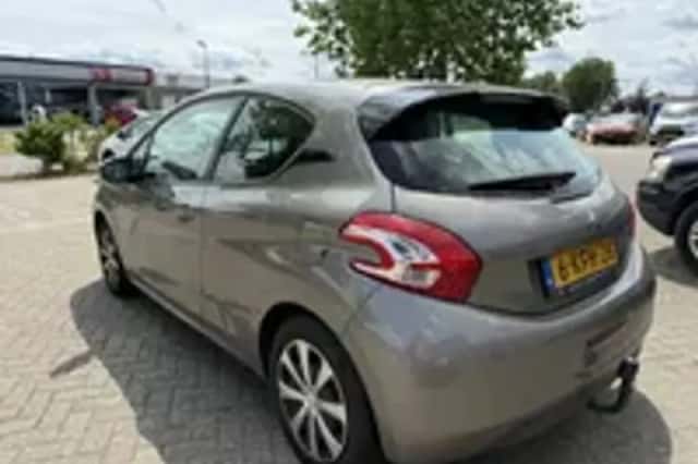 Peugeot 208 (2013) thumbnail 2