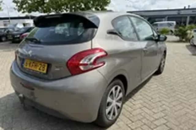 Peugeot 208 (2013) thumbnail 3
