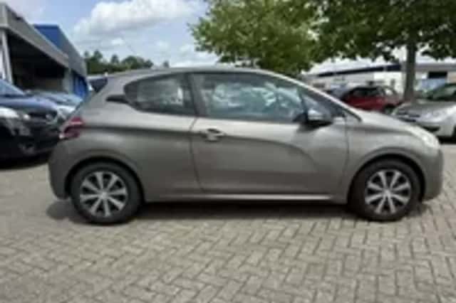 Peugeot 208 (2013) thumbnail 4
