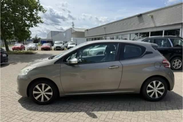 Peugeot 208 (2013) thumbnail 5
