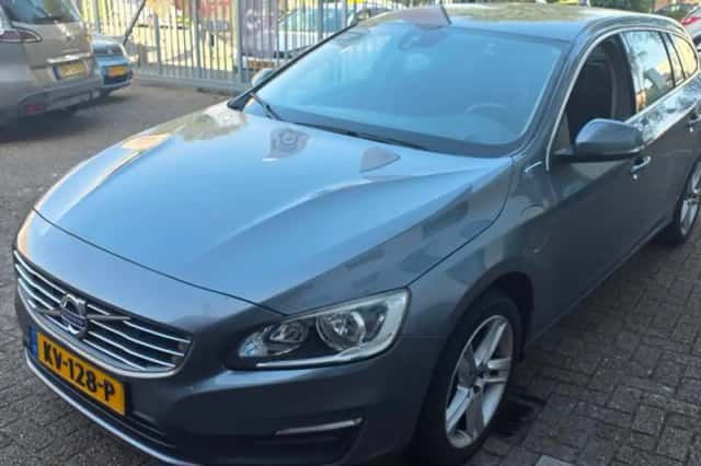 Volvo V60 (2016) thumbnail 1