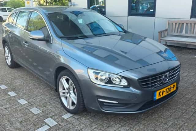 Volvo V60 (2016) thumbnail 2