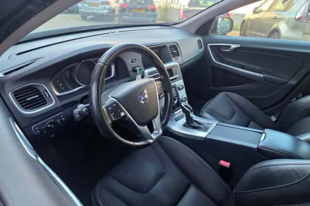 Volvo V60 (2016) thumbnail 5