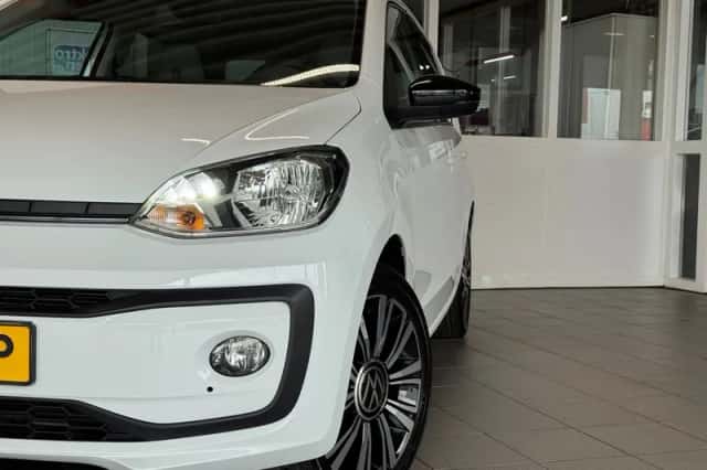 Volkswagen Up! (2020) thumbnail 5