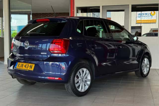 Volkswagen Polo (2016) thumbnail 2