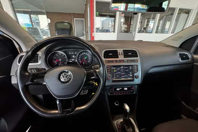 Volkswagen Polo (2016) thumbnail 3