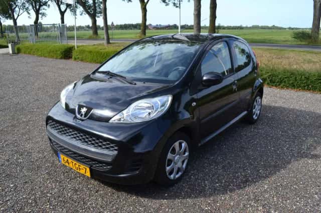 Peugeot 107 (2012) thumbnail 2
