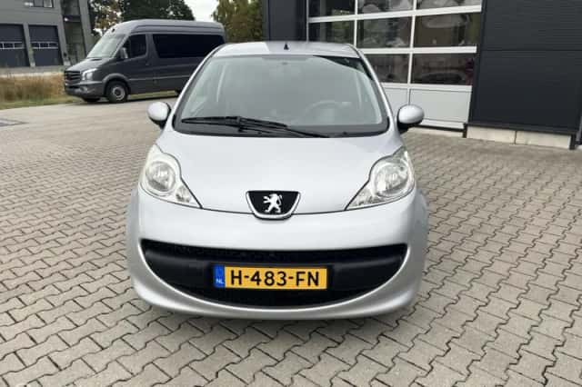 Peugeot 107 (2008) thumbnail 2