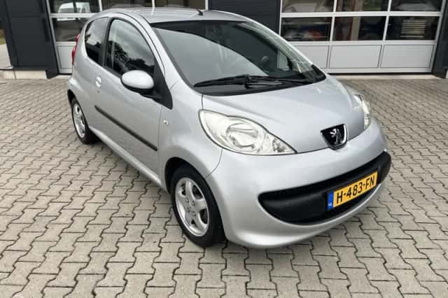 Peugeot 107 (2008) thumbnail 3