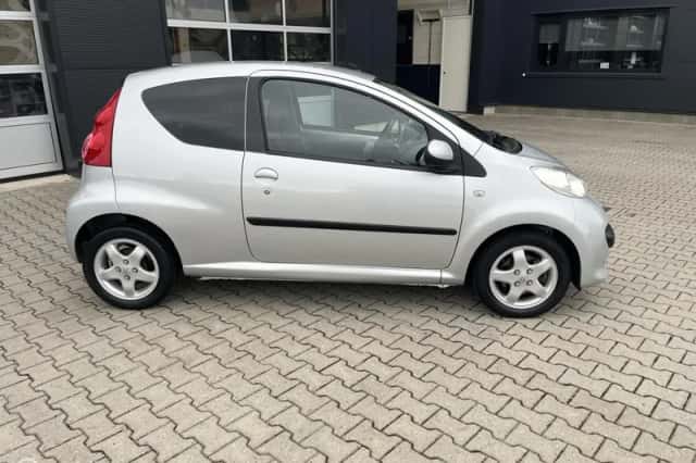 Peugeot 107 (2008) thumbnail 4