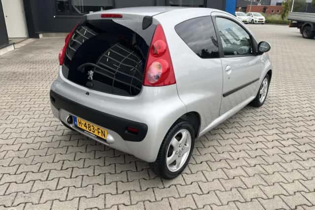 Peugeot 107 (2008) thumbnail 5