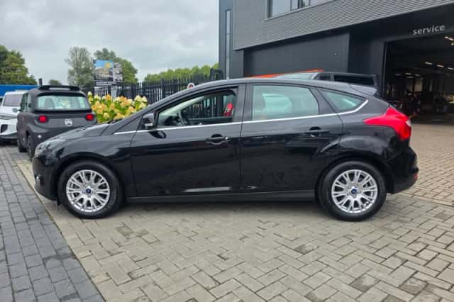 Ford Focus (2012) thumbnail 2