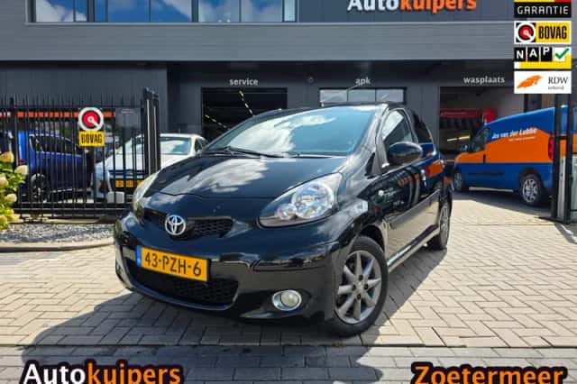 Toyota Aygo (2011) thumbnail 1