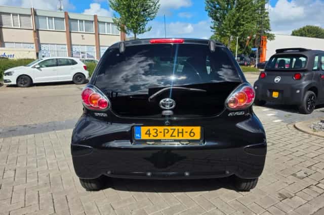 Toyota Aygo (2011) thumbnail 5