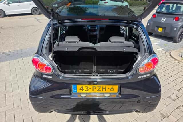 Toyota Aygo (2011) thumbnail 6