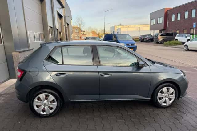 Škoda Fabia (2015) thumbnail 4