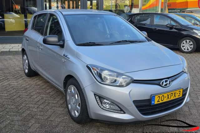 Hyundai i20 (2012) thumbnail 2