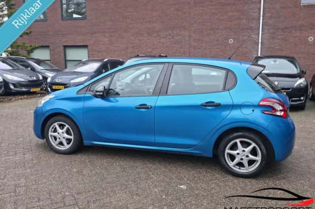 Peugeot 208 (2012) thumbnail 2