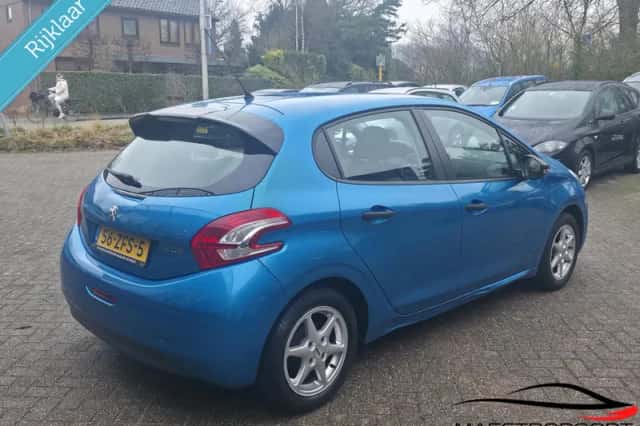 Peugeot 208 (2012) thumbnail 5