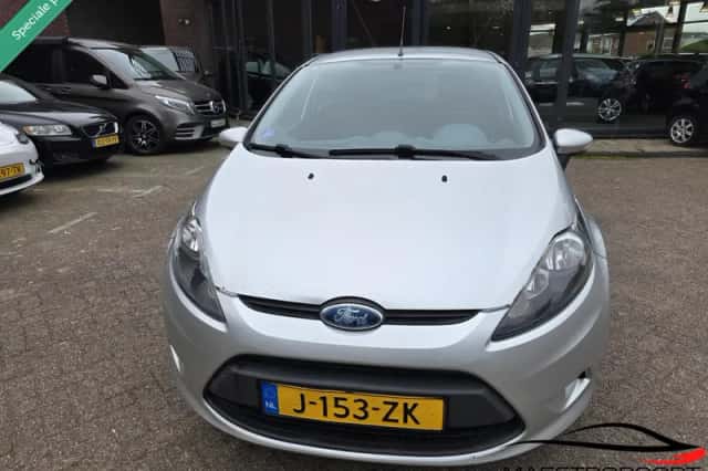 Ford Fiesta (2010) thumbnail 2