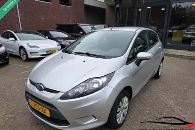Ford Fiesta (2010) thumbnail 3