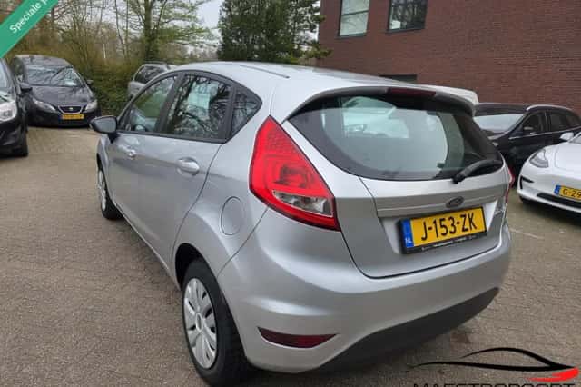 Ford Fiesta (2010) thumbnail 5