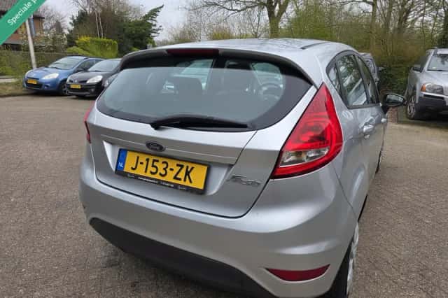 Ford Fiesta (2010) thumbnail 6