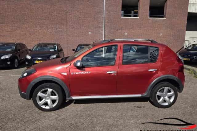 Dacia Sandero (2011) thumbnail 5