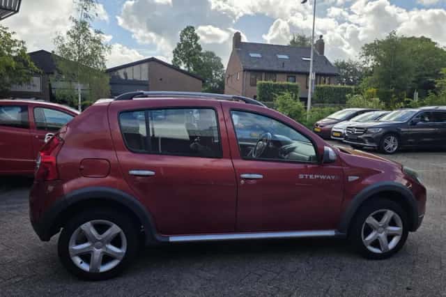 Dacia Sandero (2011) thumbnail 6