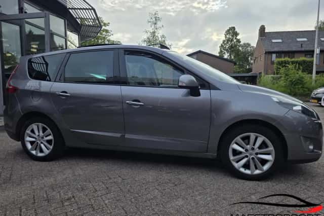 Renault Scénic (2012) thumbnail 5