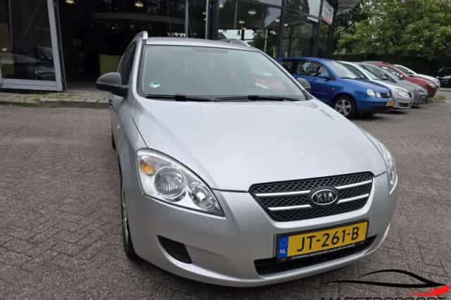 Kia Cee'd (2008) thumbnail 3