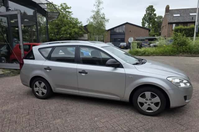 Kia Cee'd (2008) thumbnail 6