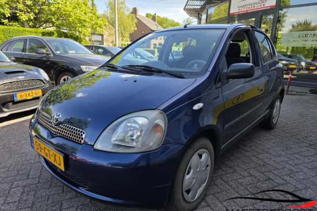 Toyota Yaris (2001) thumbnail 2