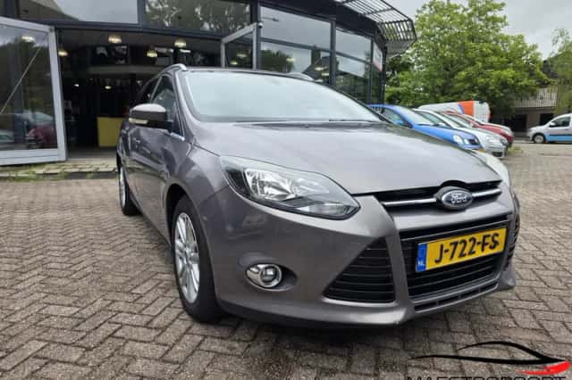 Ford Focus (2012) thumbnail 3