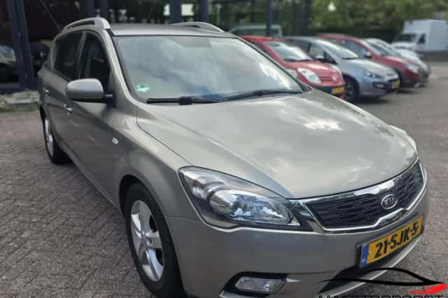Kia Cee'd (2012) thumbnail 1