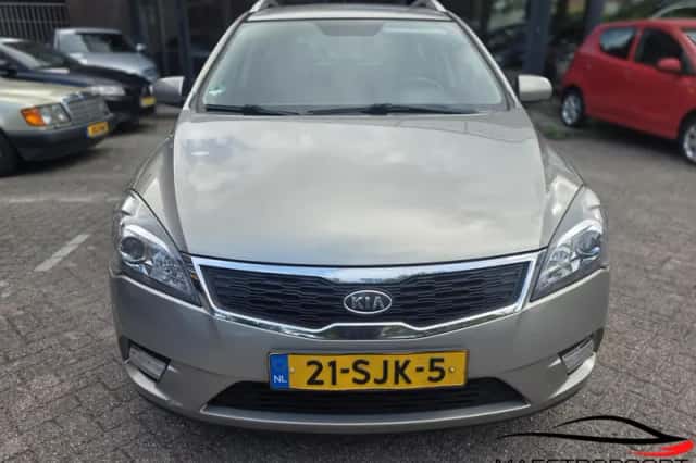 Kia Cee'd (2012) thumbnail 2