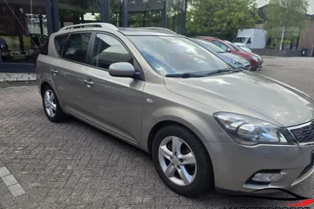 Kia Cee'd (2012) thumbnail 3