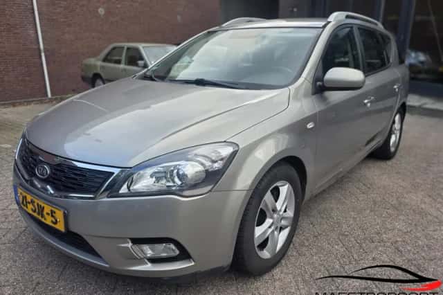 Kia Cee'd (2012) thumbnail 4