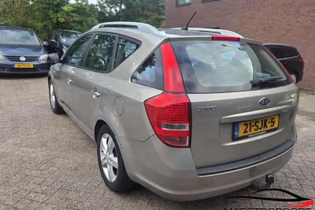 Kia Cee'd (2012) thumbnail 5