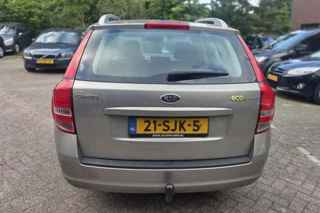 Kia Cee'd (2012) thumbnail 6