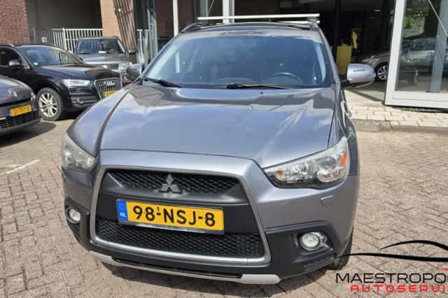 Mitsubishi ASX (2010) thumbnail 2