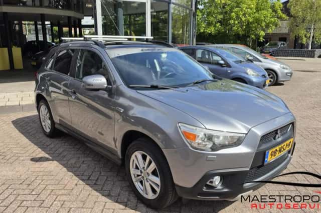 Mitsubishi ASX (2010) thumbnail 3