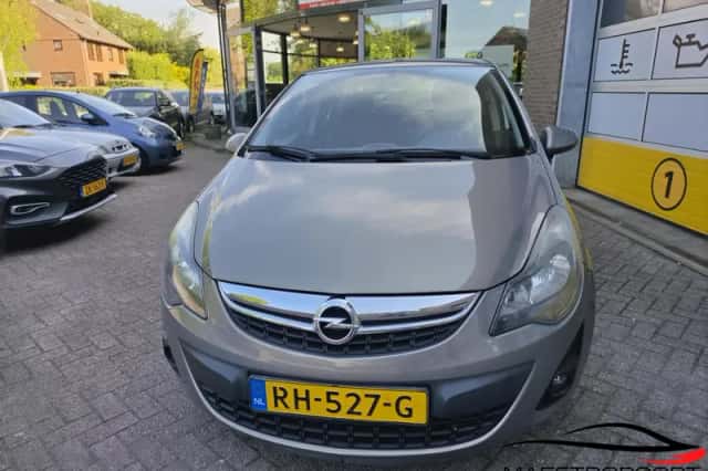 Opel Corsa (2014) thumbnail 2